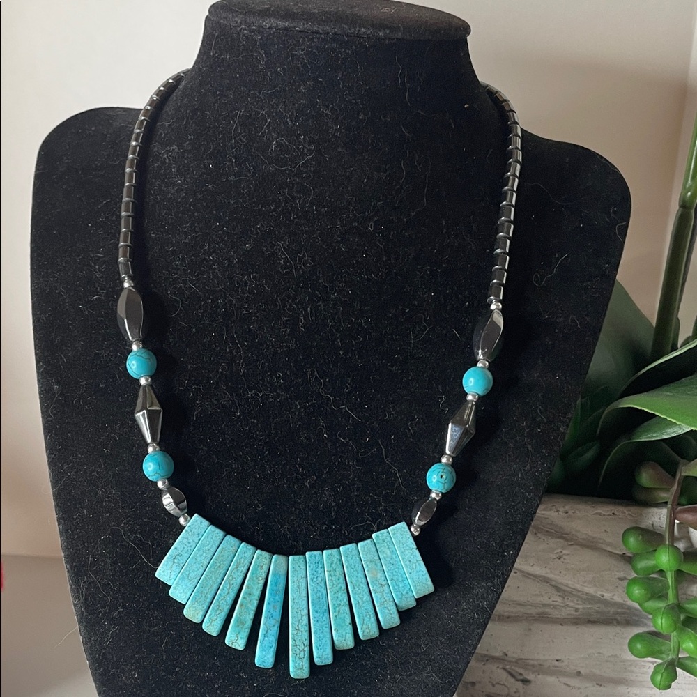 Elegant Turquoise and Hematite Beaded Necklace